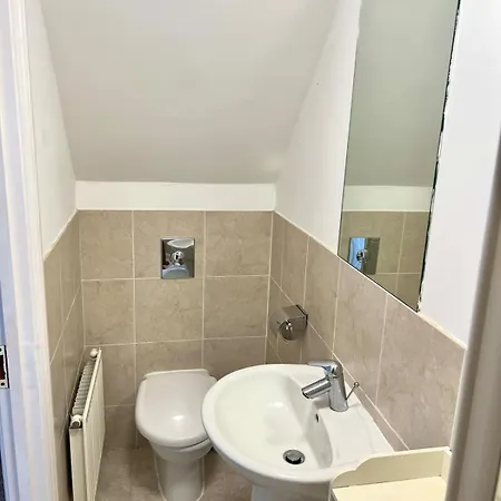 Town House With Hot Tub & Free Parking Holiday home