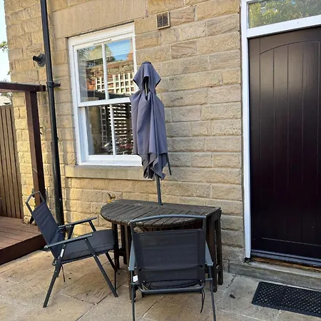 Town House With Hot Tub & Free Parking * Leeds (West Yorkshire)