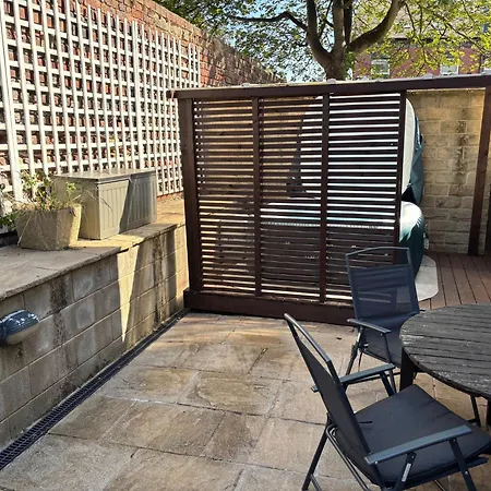 Holiday home Town House With Hot Tub & Free Parking *